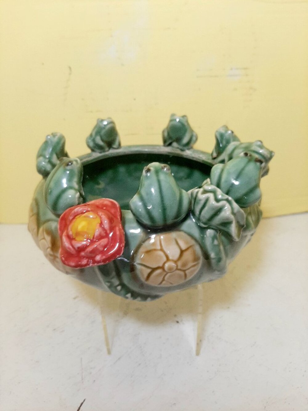 Vintage Majolica Frogs and Flowers Planter.